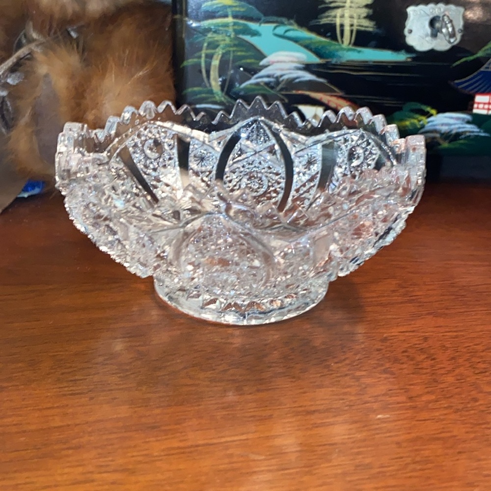 Vintage small saw tooth edge dish - Picture 2 of 8